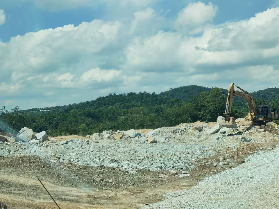 GOH ROCK BLASTING hard-rock workfront in Malaysia
