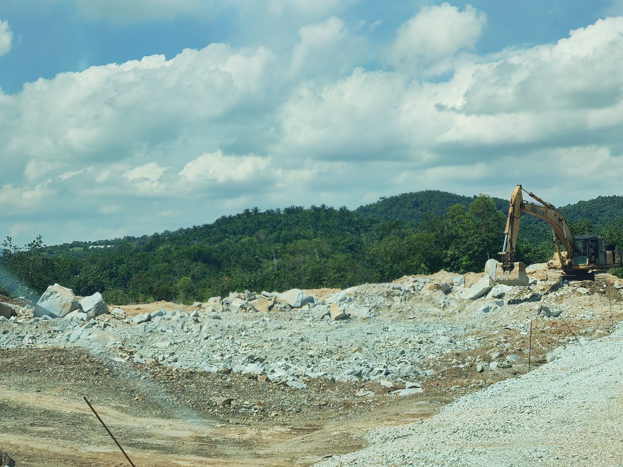 GOH ROCK BLASTING hard-rock workfront in Malaysia